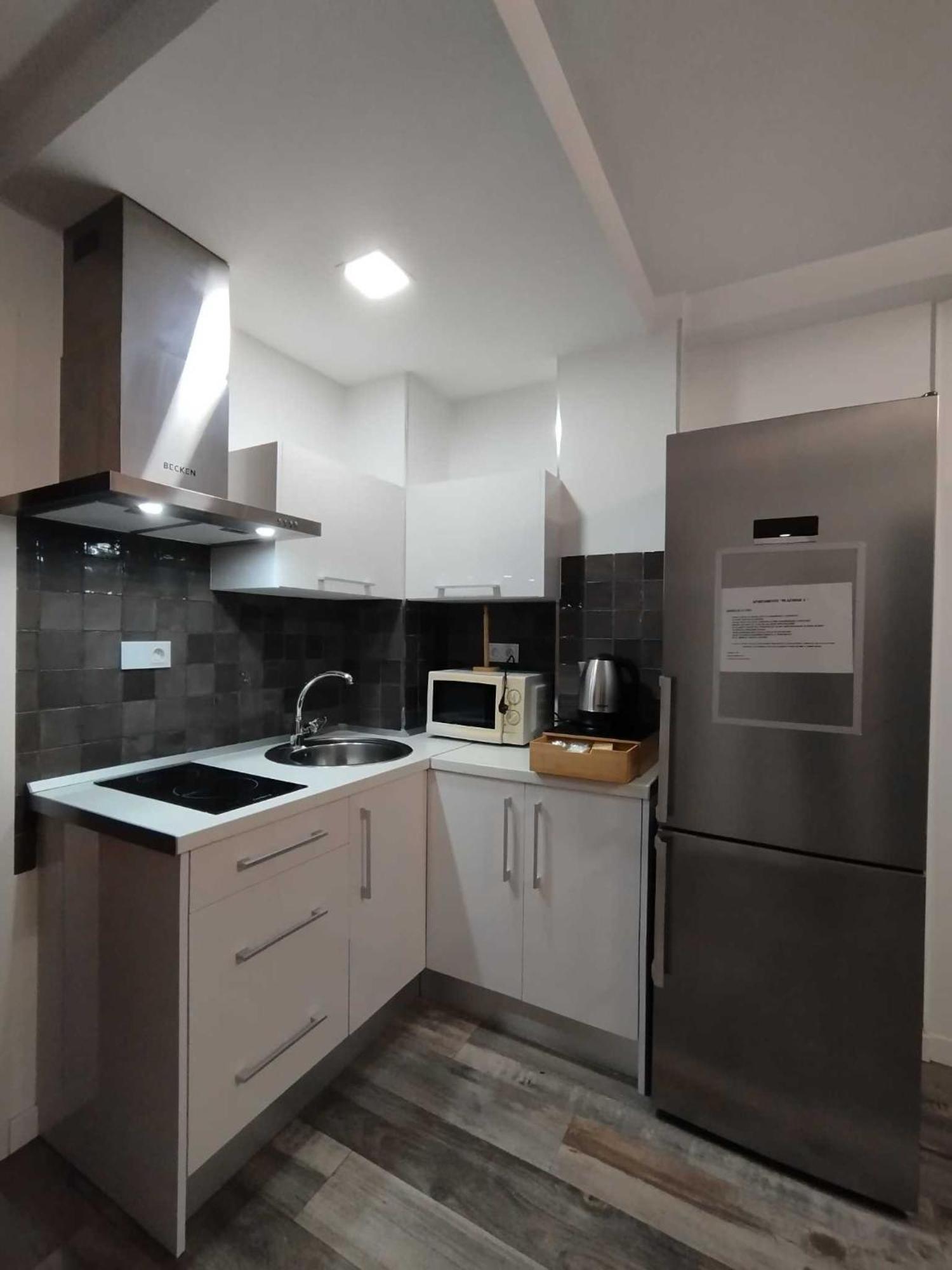 Plazamar Centro Apto 1 Dorm 3 Huesped Playa Wifi Torre Del Mar Eksteriør billede